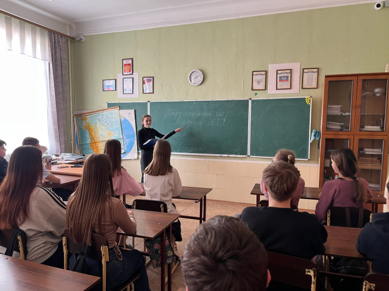 10 марта в нашей школе был проведен информационный час "Терроризму - НЕТ!".